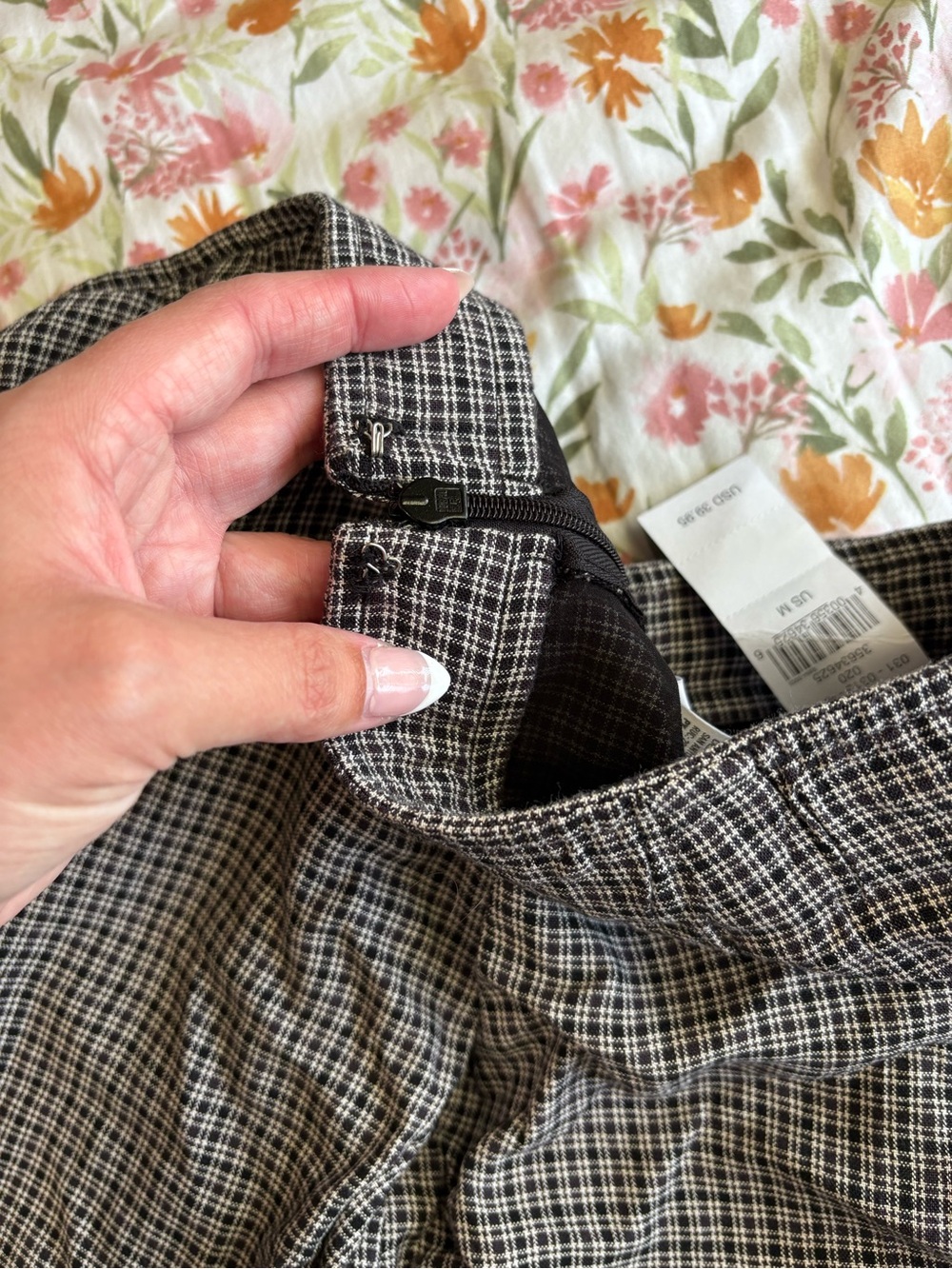 American Eagle NWT Black and White Plaid Skirt Size M - Picture 7 of 7